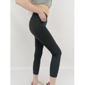 czarne śliskie legginsy 7/8 z kieszonkami mod | Lapciucha.pl