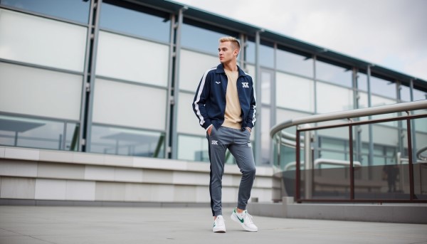 Czy warto kupować męskie komplety używane? Największe zalety i oszczędności