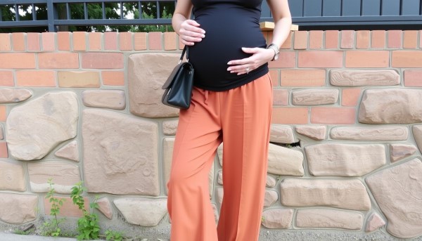 Spodnie ciążowe casual z wysokim pasem – czy warto kupować je używane?